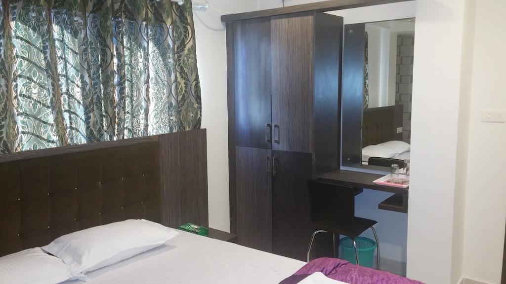 Capital Suites Bangalore Bagian luar foto