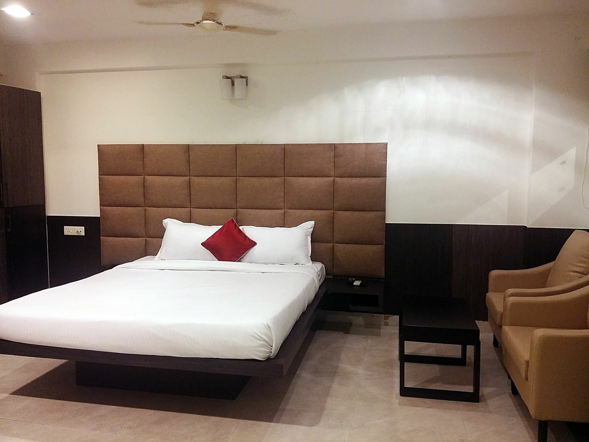 Capital Suites Bangalore Bagian luar foto