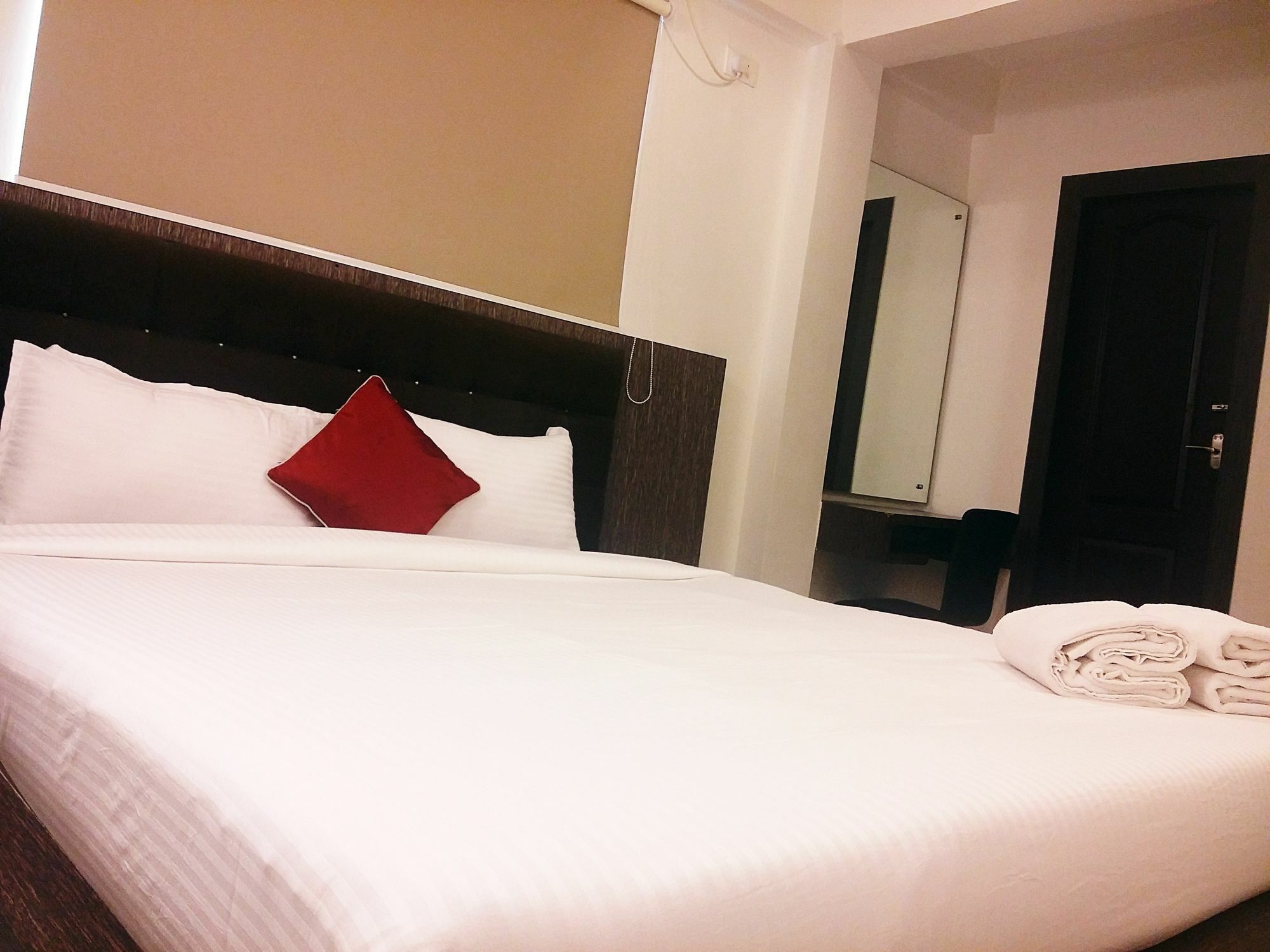 Capital Suites Bangalore Bagian luar foto